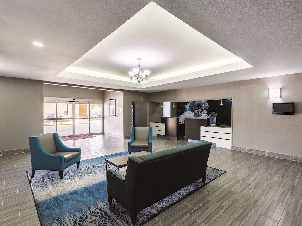 La Quinta Inn & Suites by Wyndham Houston Clear Lake NASA - photo 33
