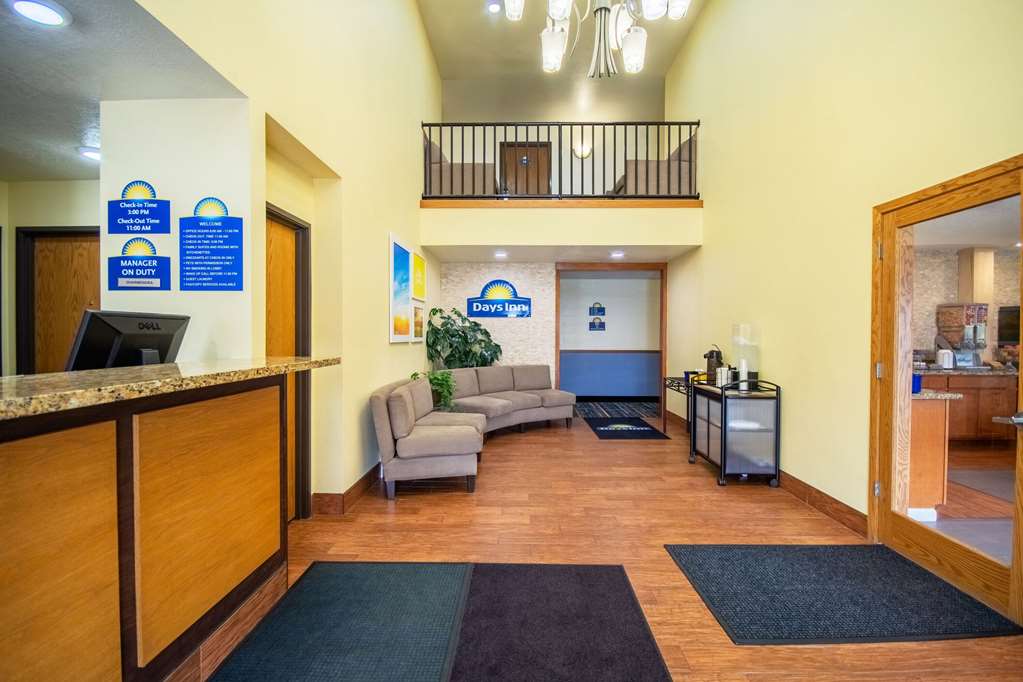 Days Inn by Wyndham Evansdale Waterloo - photo 33
