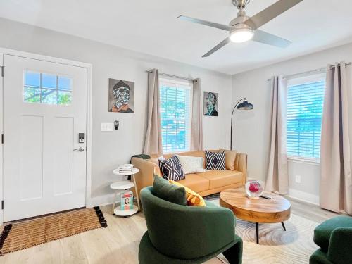 The Saint Murray perfect 2 bedroom minutes to everything — 4-Star Luxury Hotel in Charleston, United States