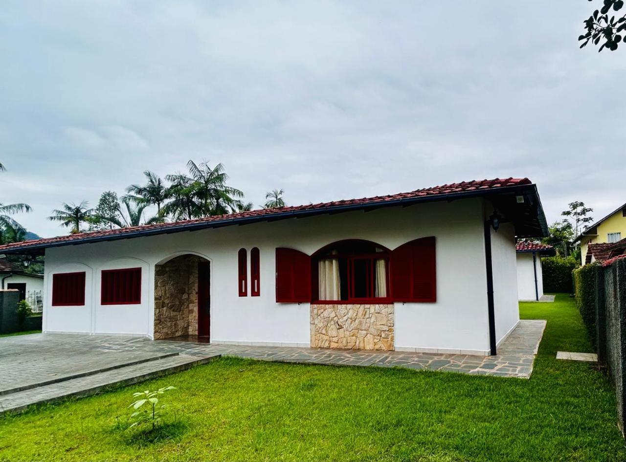 Espacosa Casa No Centro de Pomerode Lar Pomerano — 4-Star Luxury Hotel in Itajai, Brasil
