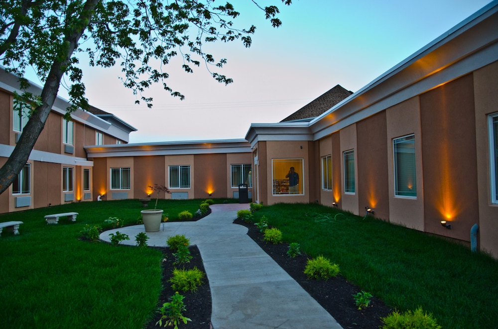 AAshram Hotel by Niagara River - photo 30