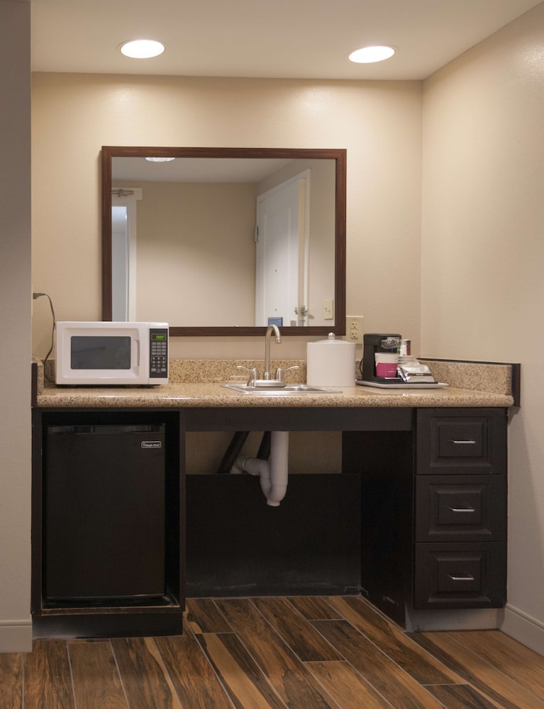Hampton Inn Doylestown - photo 27