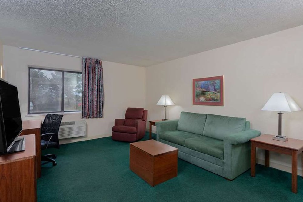 Norwood Inn & Suites by BlissPoint Post Rd Indianapolis - photo 31