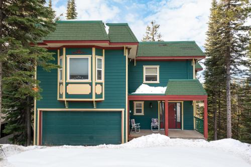 Vacation Homes by The Bulldog Berker's Suite A — 4-Star Luxury Hotel in Vernon, Canada