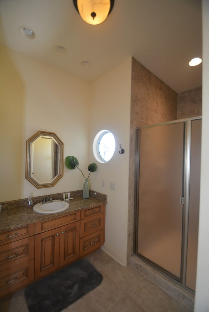 Ocean View Paradise Steps away from the Beach Will Accommodate Up To 10 People including 1 3 Fa - photo 41