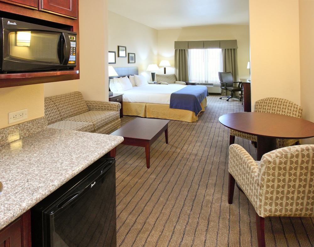 Holiday Inn Express & Suites Marshall an IHG Hotel - photo 4