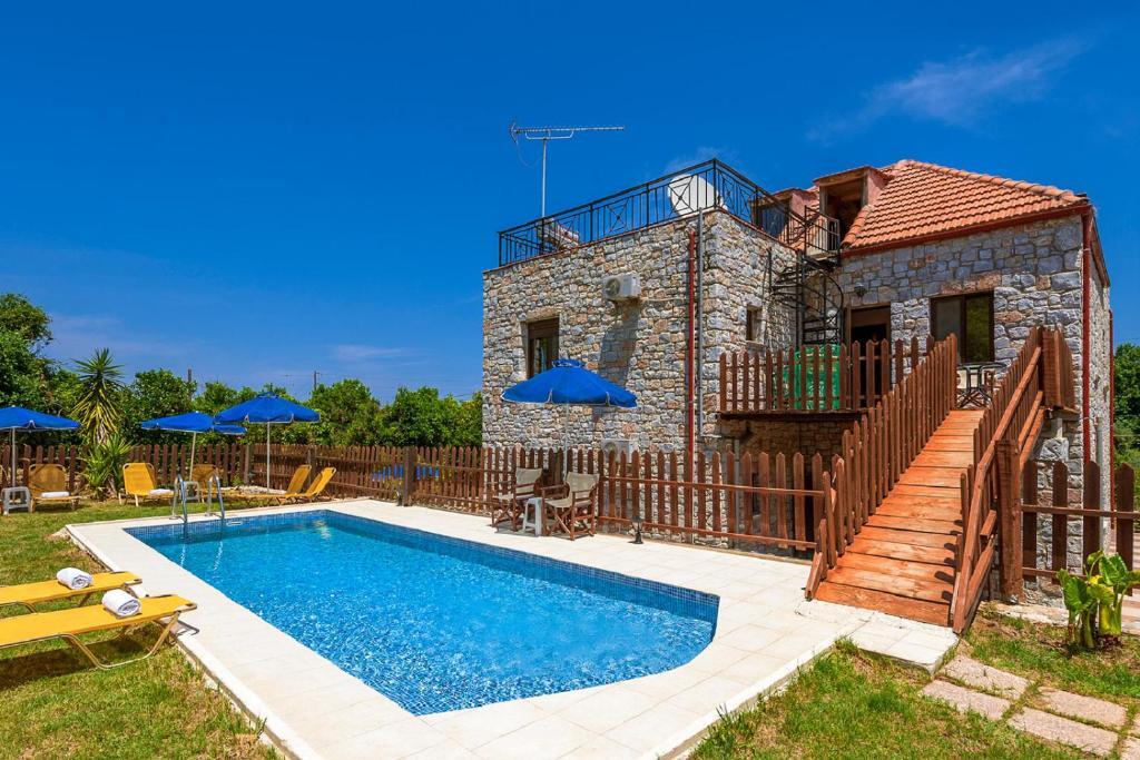 Charming Villa — 4-Star Luxury Hotel in Chania, Greece