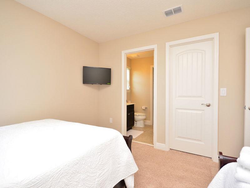 Luxury 7 Bedroom 5.5 Bedroom Vacation Home In Solterra Resort - photo 14