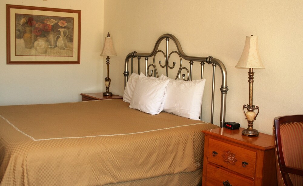 Statue Road Inn - photo 4