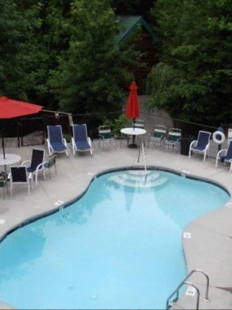 Mountain Shadows Resort pet-friendly hotel Gatlinburg