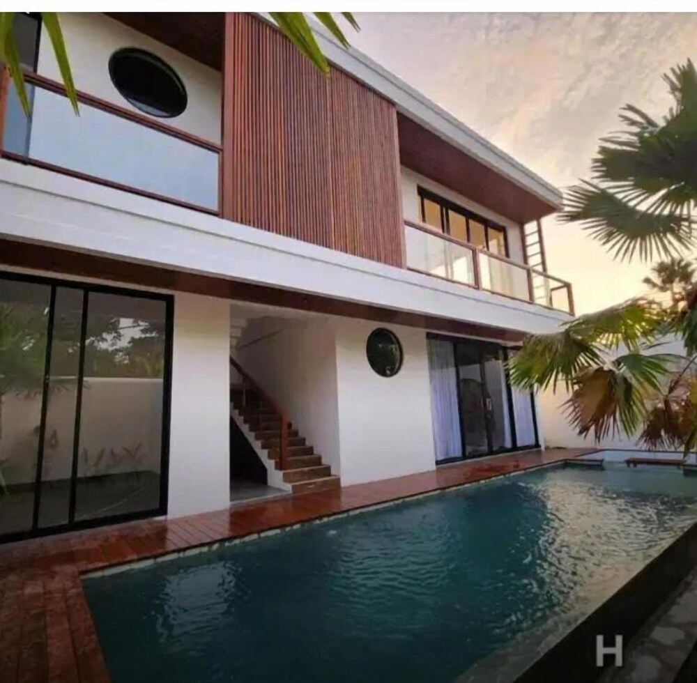 Canggu Velvet Oasis Private Villa 3Bedroom — 4-Star Luxury Hotel in Canggu, Indonesia