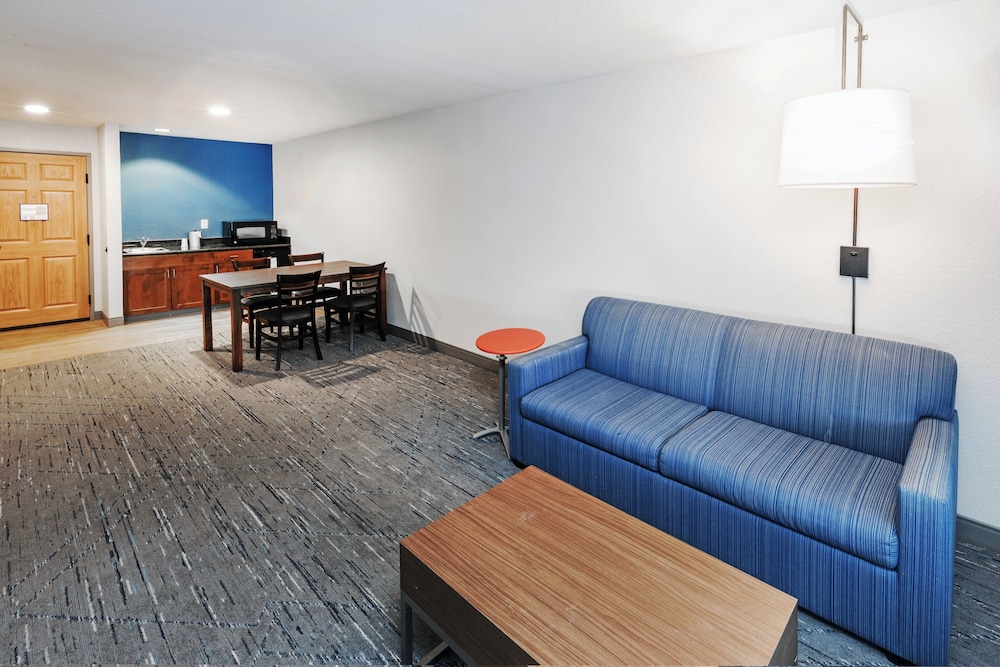 Holiday Inn Express & Suites Tulsa S Broken Arrow Hwy 51 by IHG - photo 22