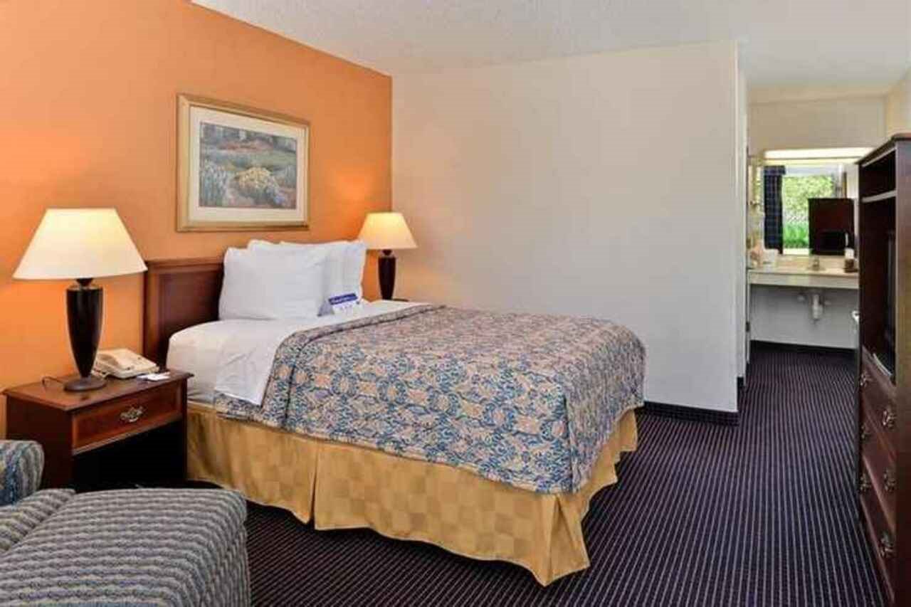 Heritage Inn & Suites by Capital O Baton Rouge I 10 in Baton Rouge, United States