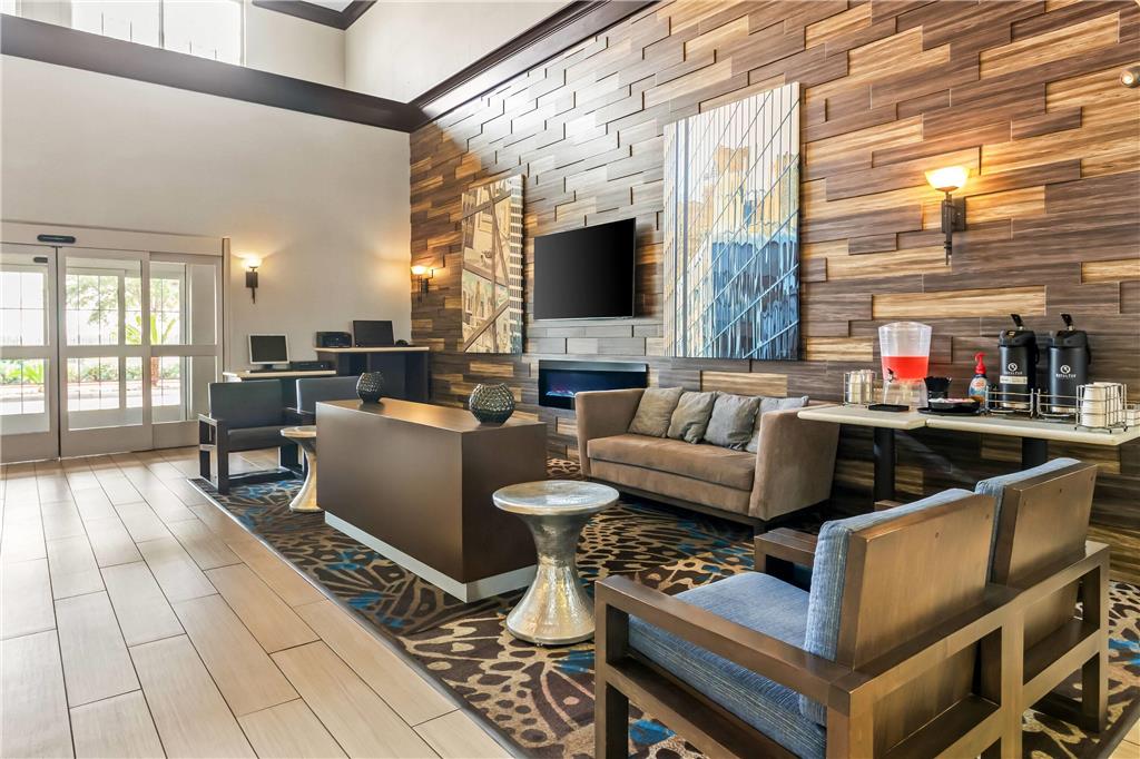La Quinta Inn & Suites by Wyndham Houston Energy Corridor - photo 5
