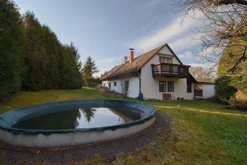 Chalupa Všetice - carbon neutral hotel in Netvorice