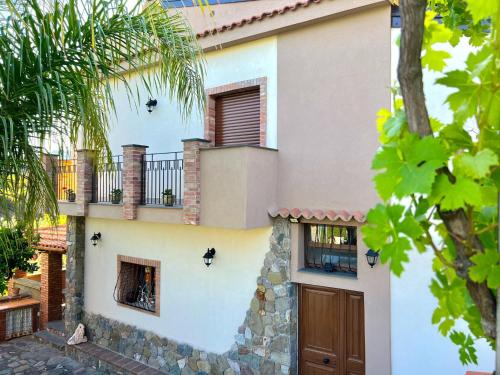 Holiday Home in Sicily with Pool & Etna Views — 4-Star Luxury Hotel in Francavilla Di Sicilia, Italy