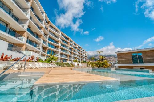 The Pink Palm Apartment by Amazing Madeira — 4-Star Luxury Hotel in Funchal, Portugal