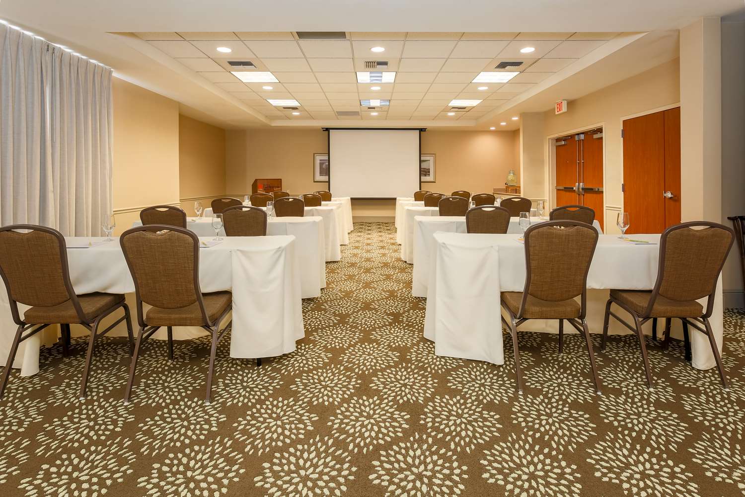 Hilton Garden Inn Bakersfield - photo 26
