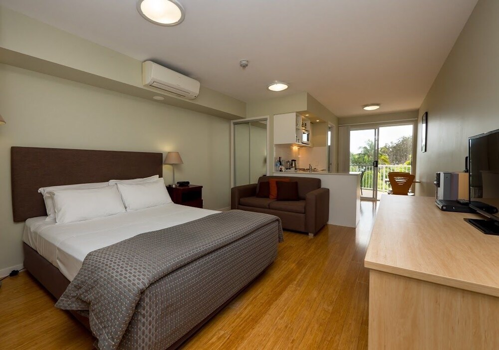 Cabarita Lake Apartments — 4-Star Luxury Hotel in Bogangar, Australia