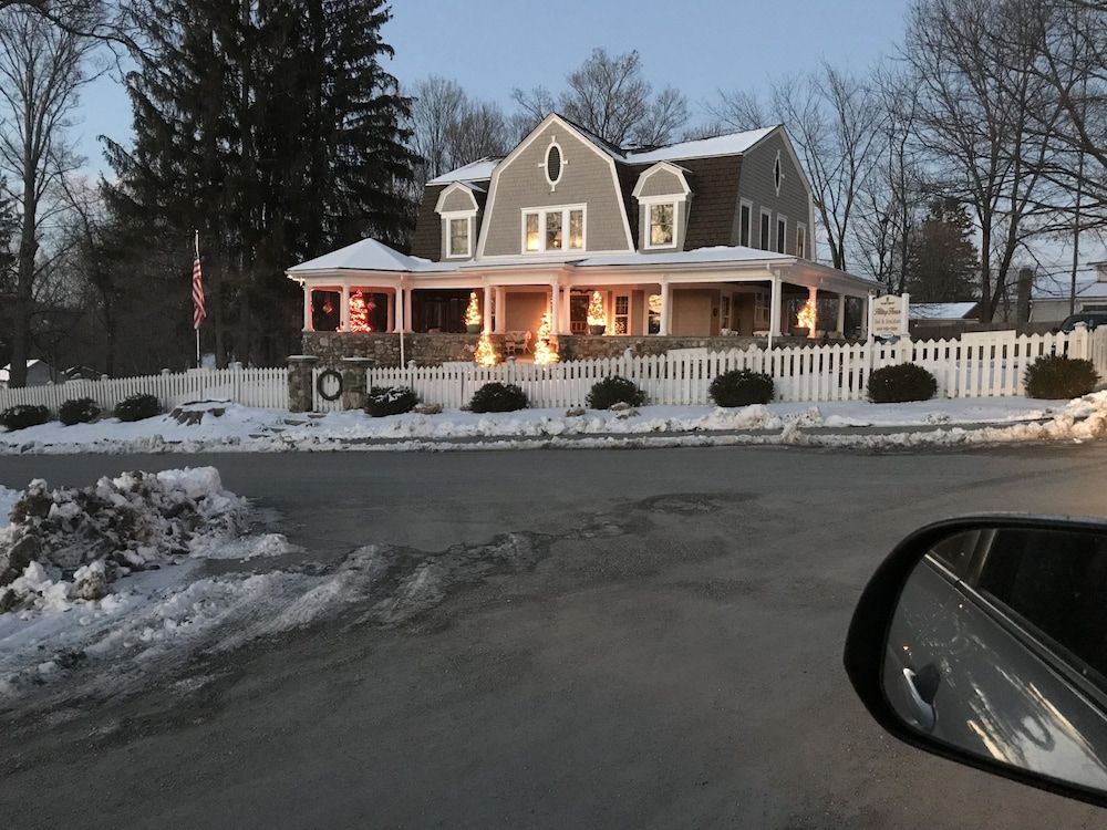 Hilltop House Bed & Breakfast — 4-Star Luxury Hotel in Kirtland, United States