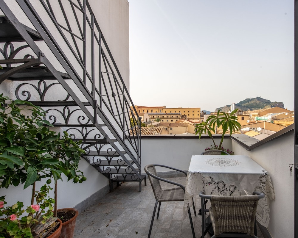 Alloro House with Terrace by Wonderful Italy — 4-Star Luxury Hotel in Palermo, Italy