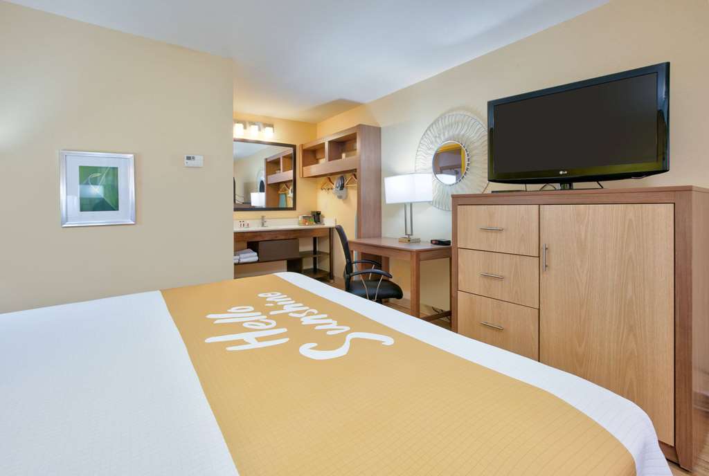 Days Inn by Wyndham Batesville - photo 29