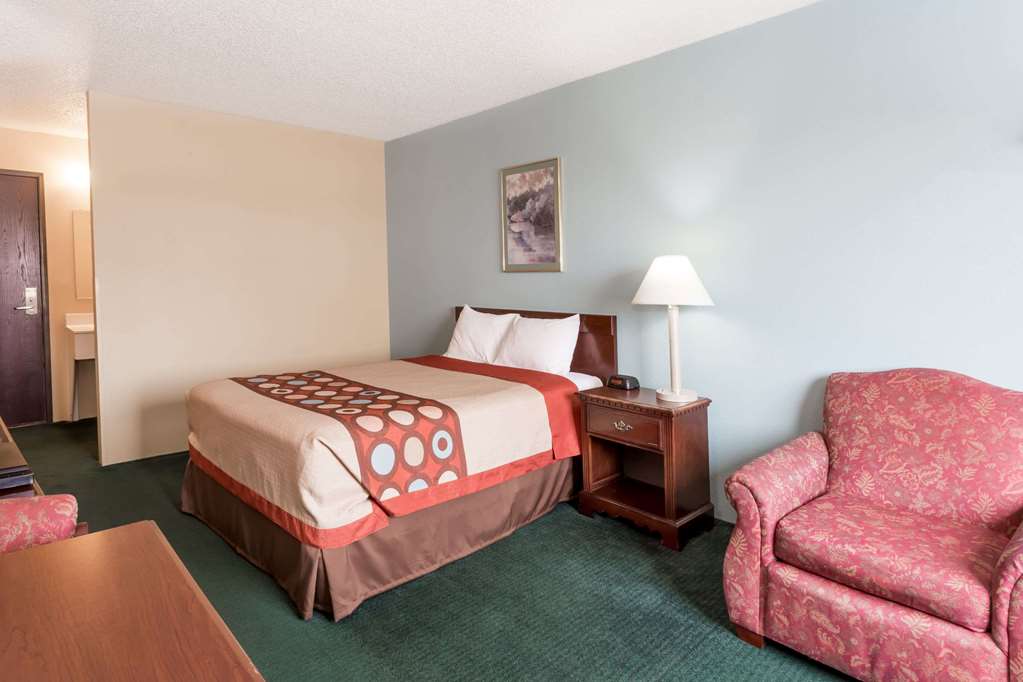 Super 8 by Wyndham Woodstock - photo 9