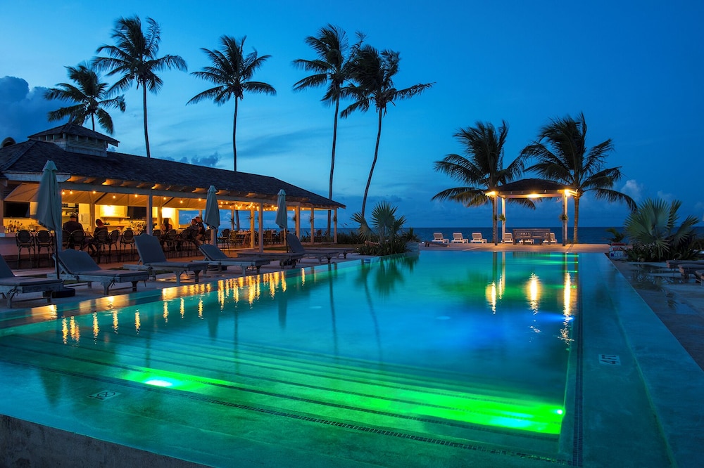 Tropical Escape Charming Cottage With Resort Privileges — Unknown City