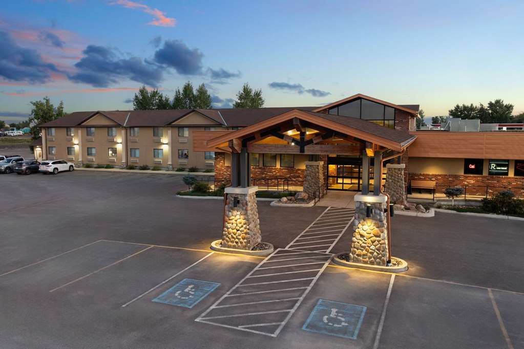 Super 8 by Wyndham Conrad - photo 4