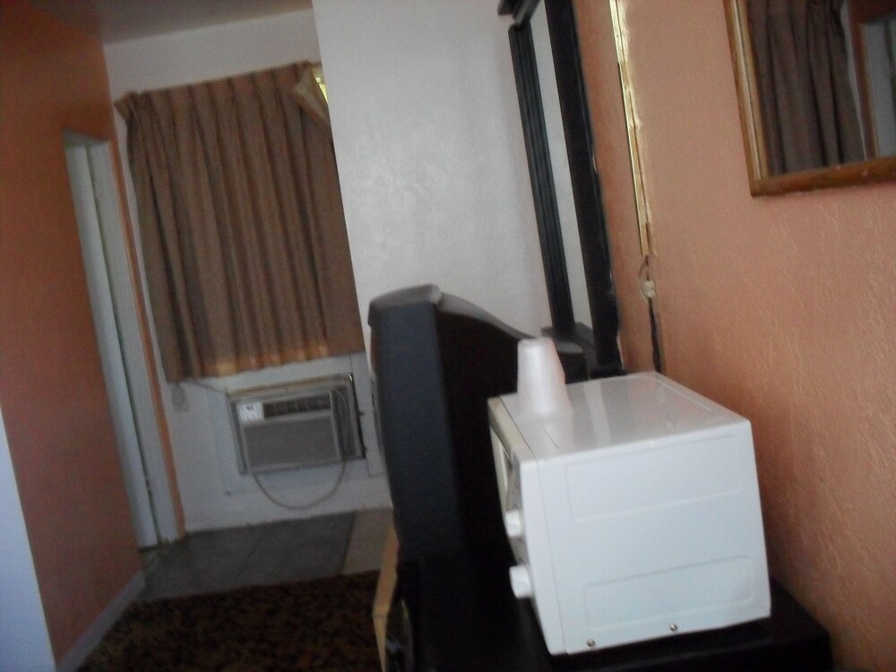 Shore Winds Motel - photo 33