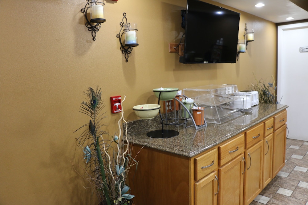 Amber Inn Motel Le Mars - photo 40