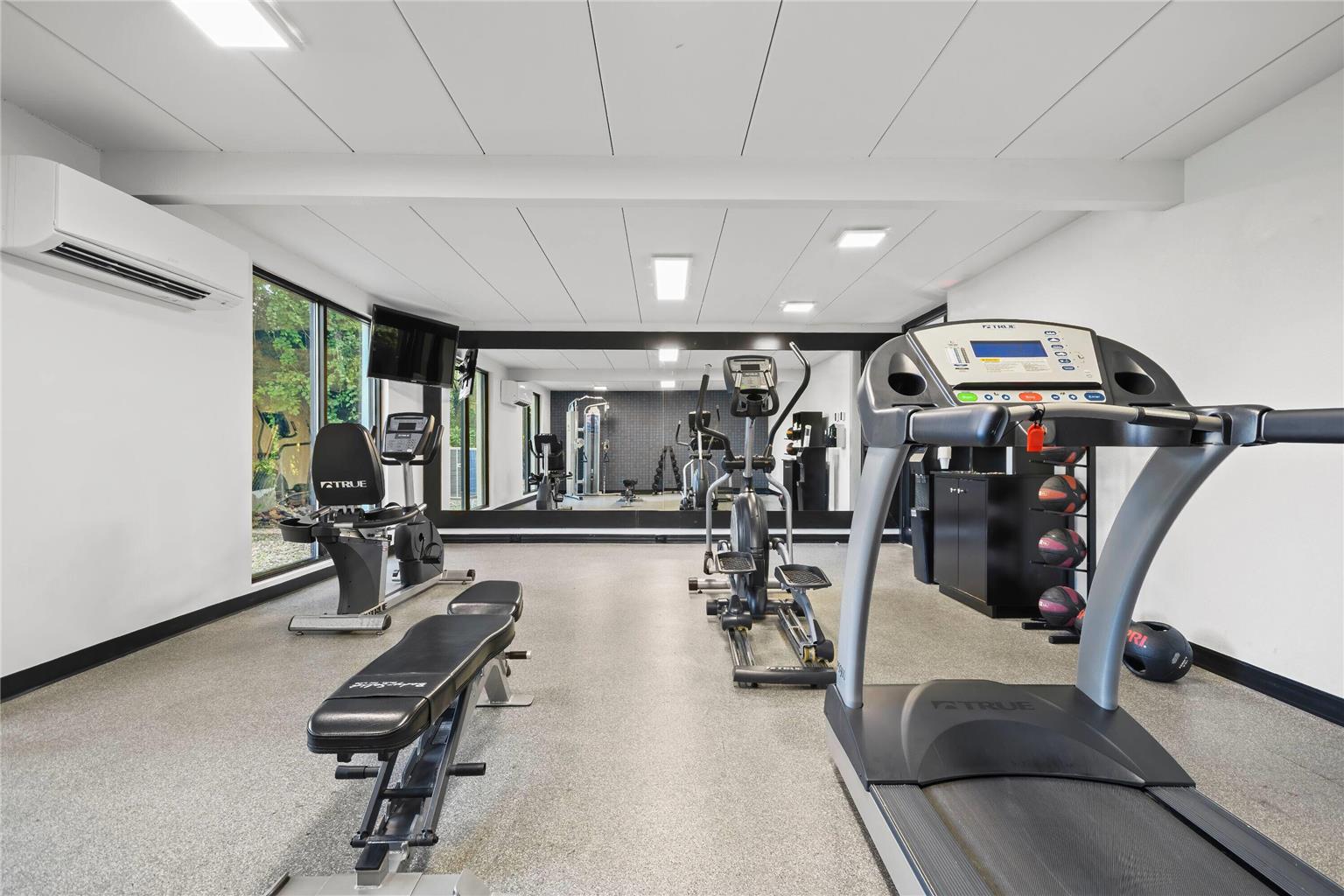 La Quinta Inn & Suites by Wyndham Sturbridge - photo 21