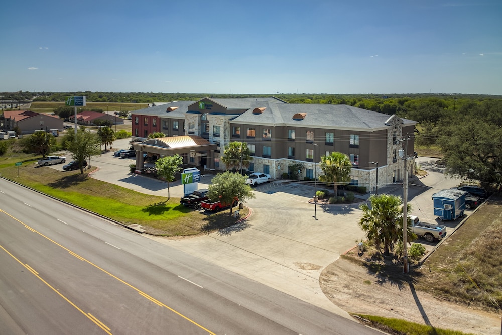 Holiday Inn Express Suites Beeville by IHG - photo 2