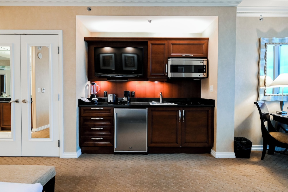 StripViewSuites at Signature - photo 102