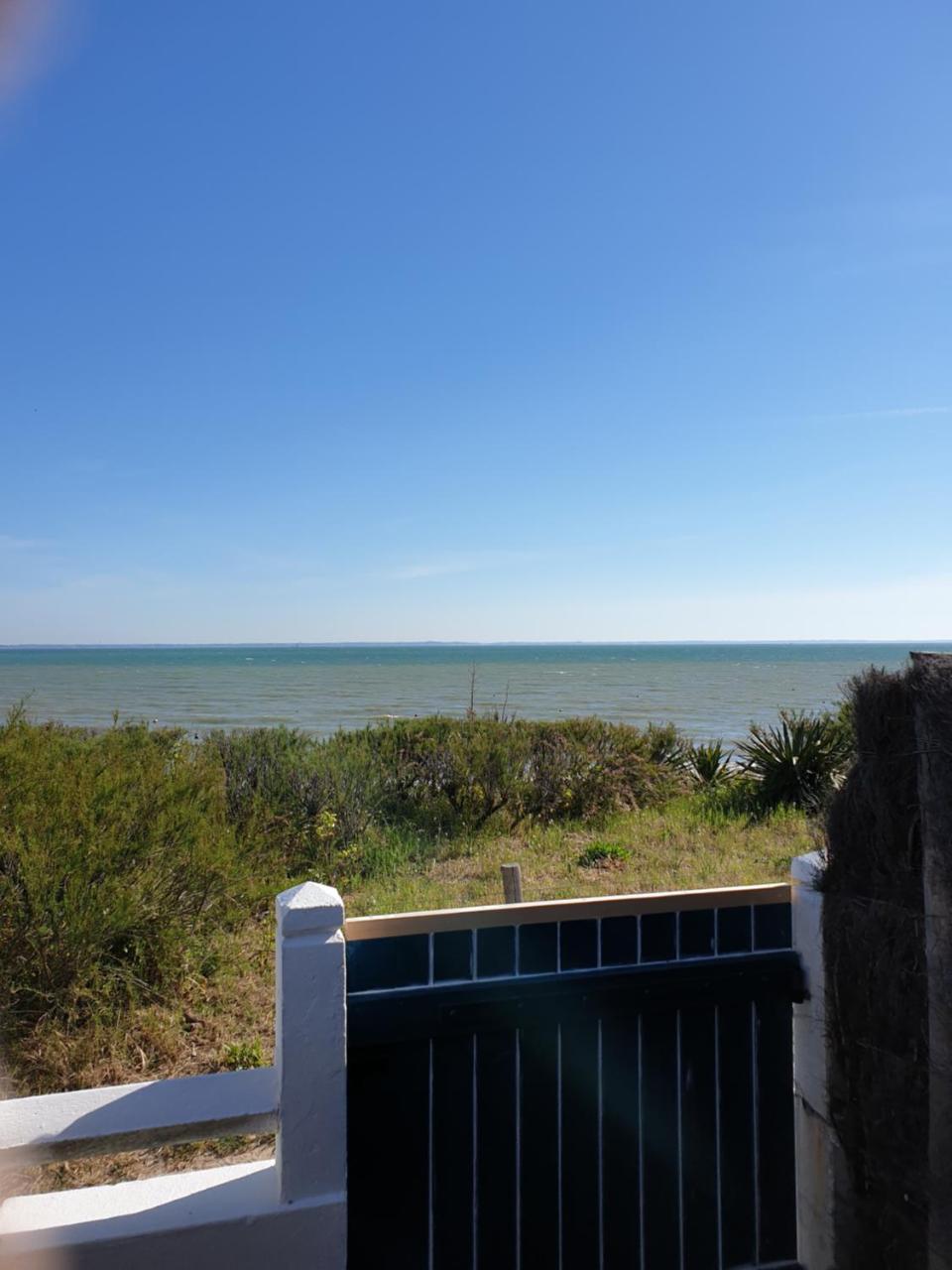 Pousse Le Portail Et Pose Toi Sur la Plage — hotel in Noirmoutier-En-L'ile