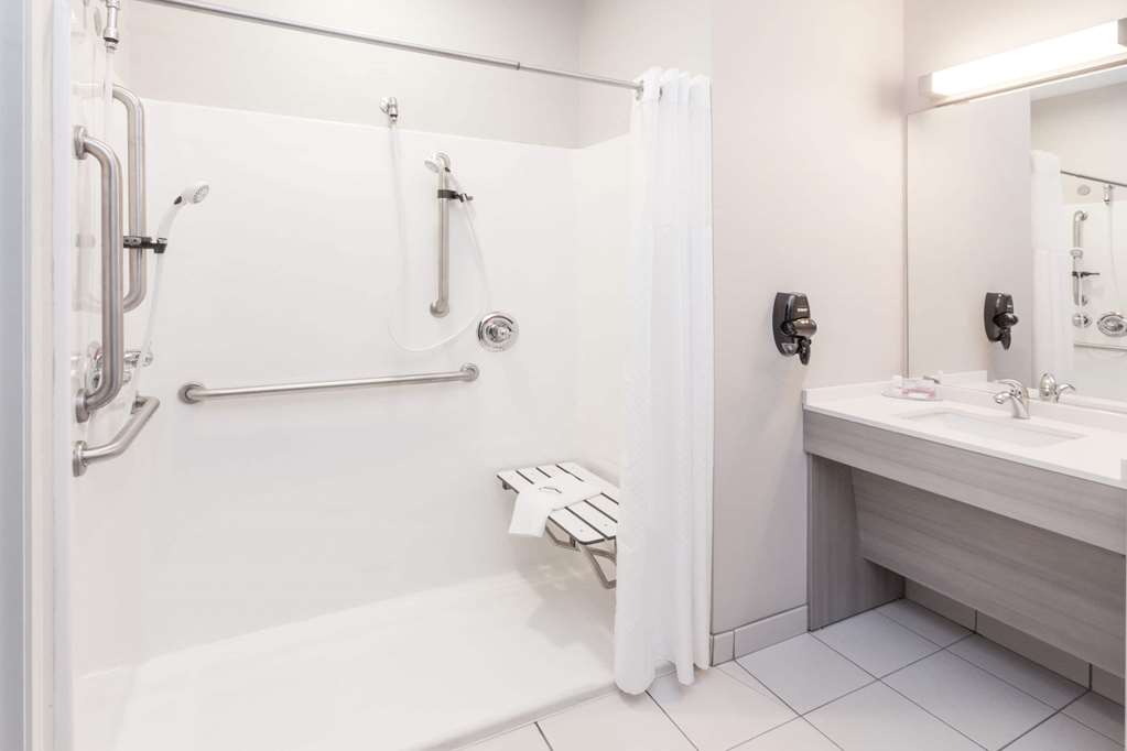 Microtel Inn & Suites by Wyndham West Fargo Medical Center - photo 9