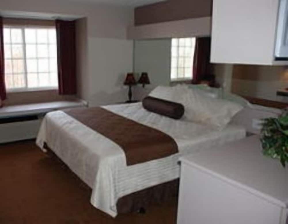 Patti's Inn & Suites - photo 17