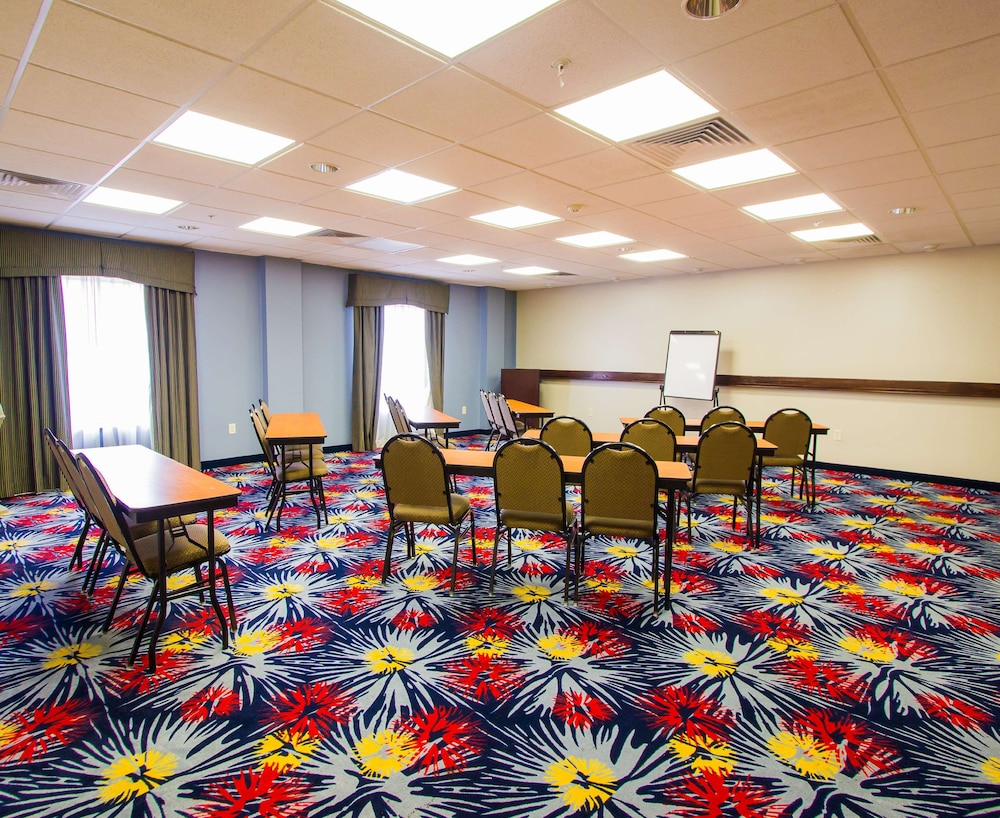Hampton Inn & Suites Natchez - photo 34
