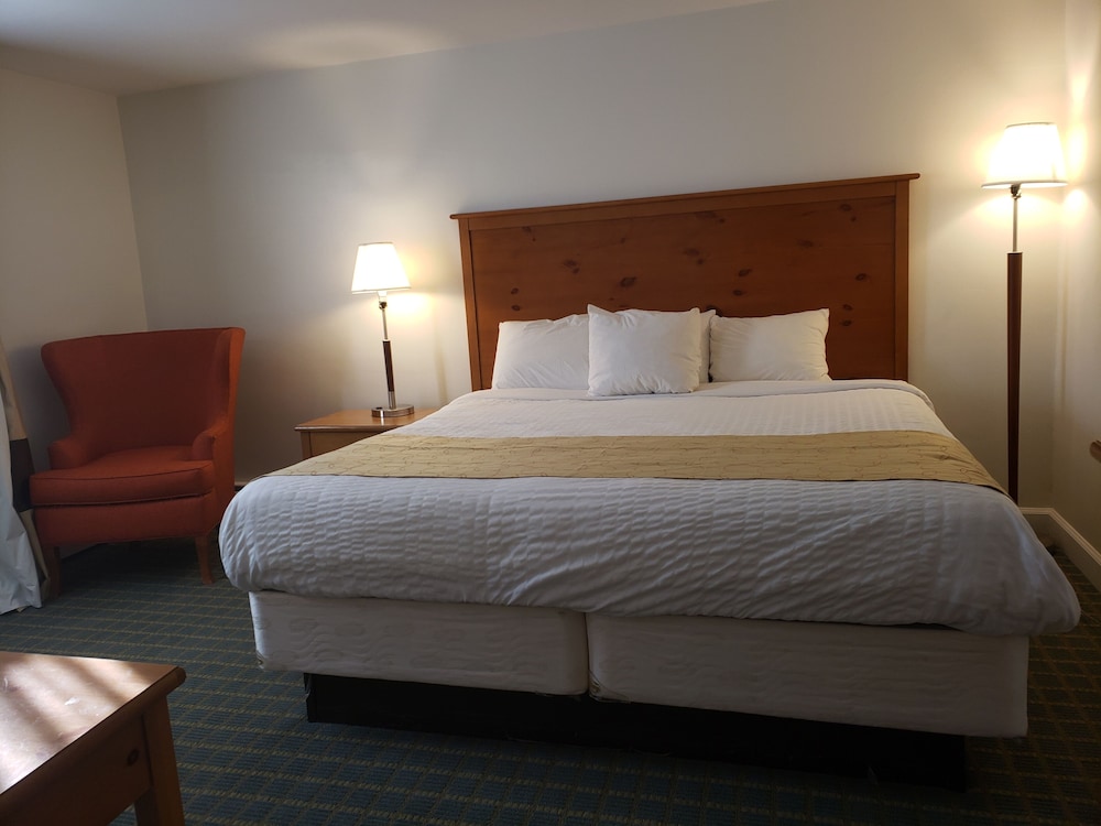 Town & Country Inn - photo 8