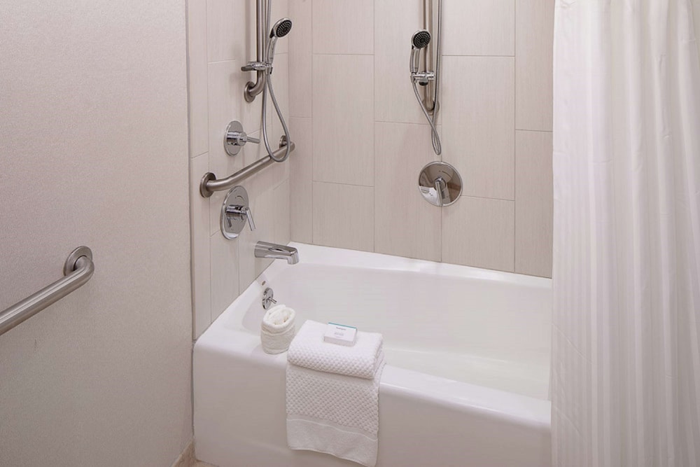 Embassy Suites by Hilton Boston Marlborough - photo 18
