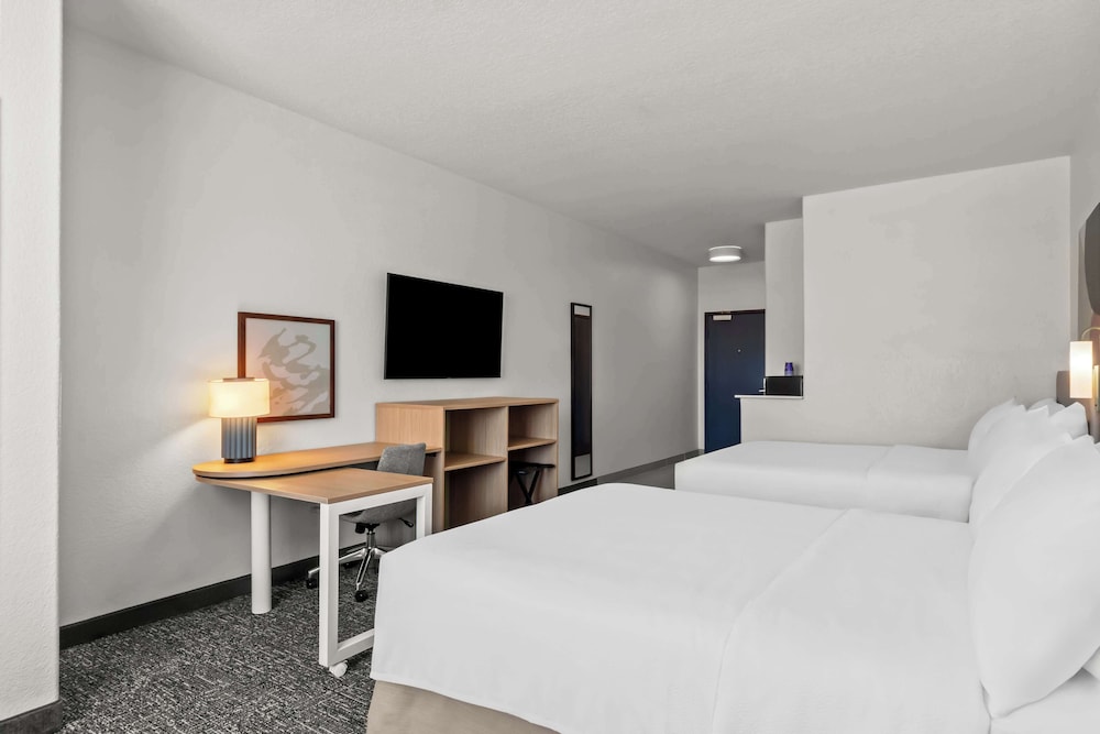 Spark by Hilton Selma - photo 6