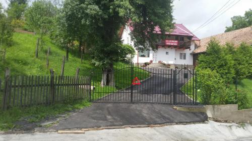 Pensiune La Iulian in Moieciu De Jos, Romania