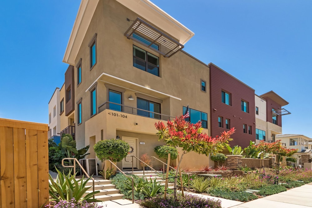Modern Escape — 4-Star Luxury Hotel in Oceanside, United States
