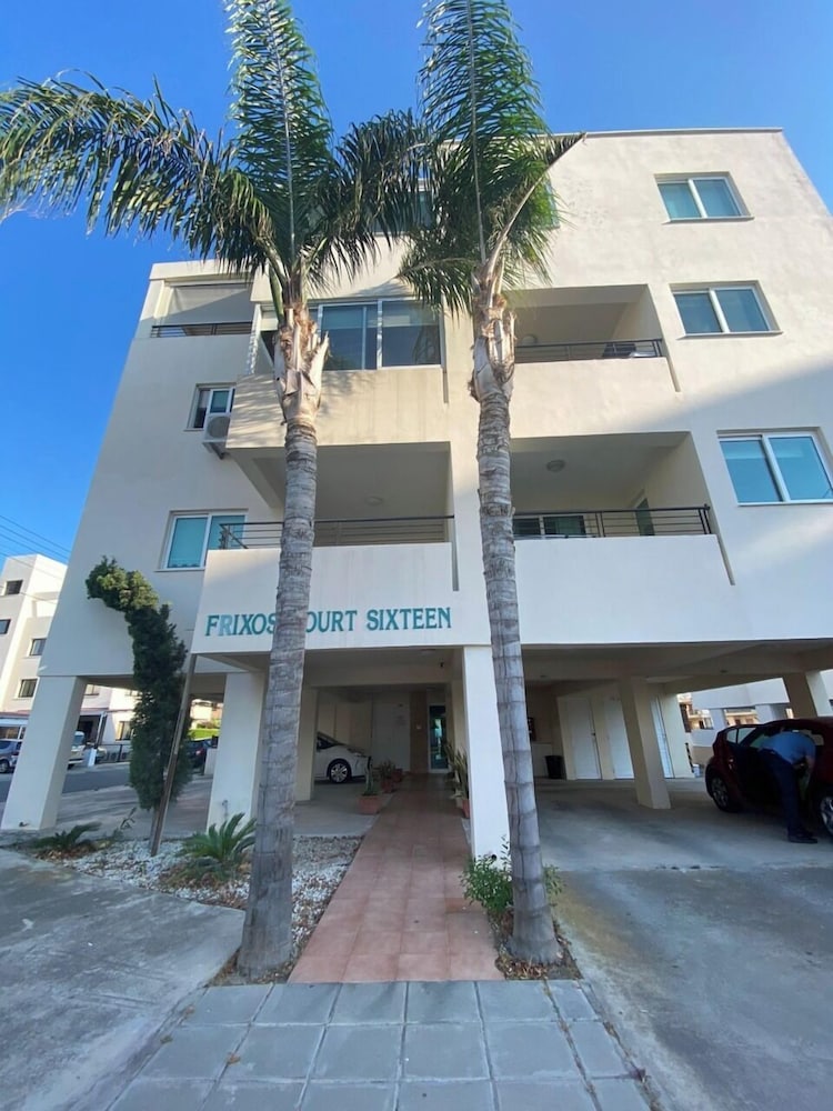 Apollo 2 Bedroom Apartment in Larnaca — 4-Star Luxury Hotel in Larnaca, Cyprus