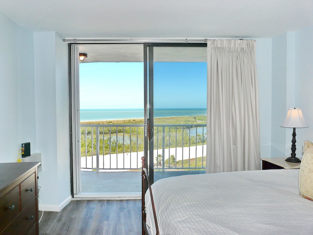 South Seas Tower 2 1001 - photo 4