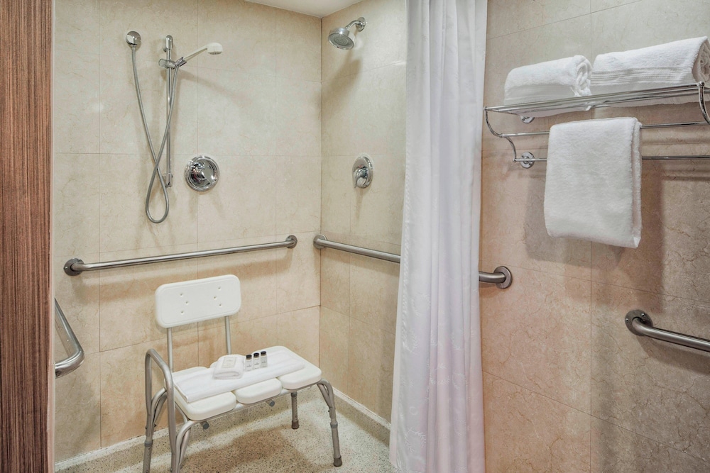Sheraton Philadelphia University City Hotel - photo 17