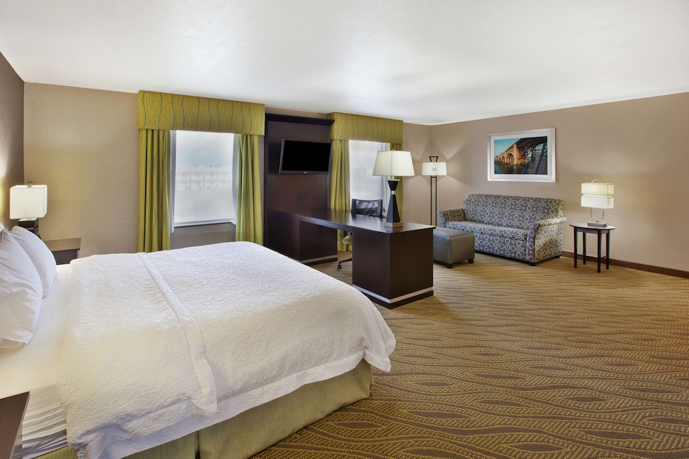 Hampton Inn & Suites Elyria - photo 12