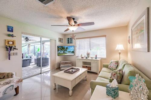 SW Cape Coral Pool Home with Gulf Access Canal — 4-Star Luxury Hotel in Cape Coral, United States