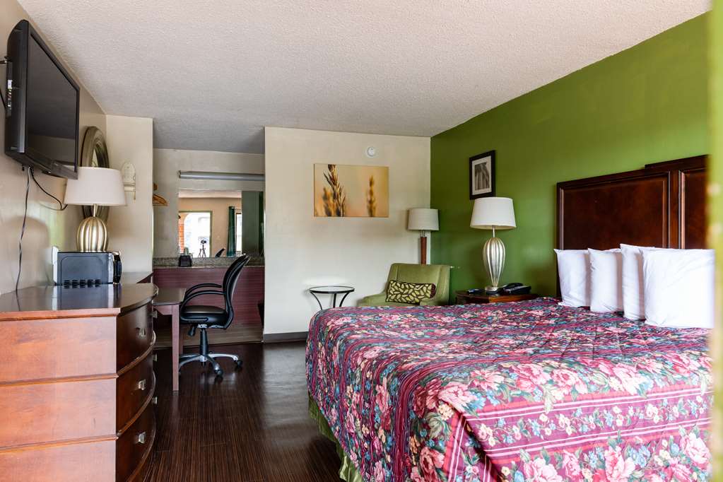 Country Hearth Inn & Suites Marietta - photo 8