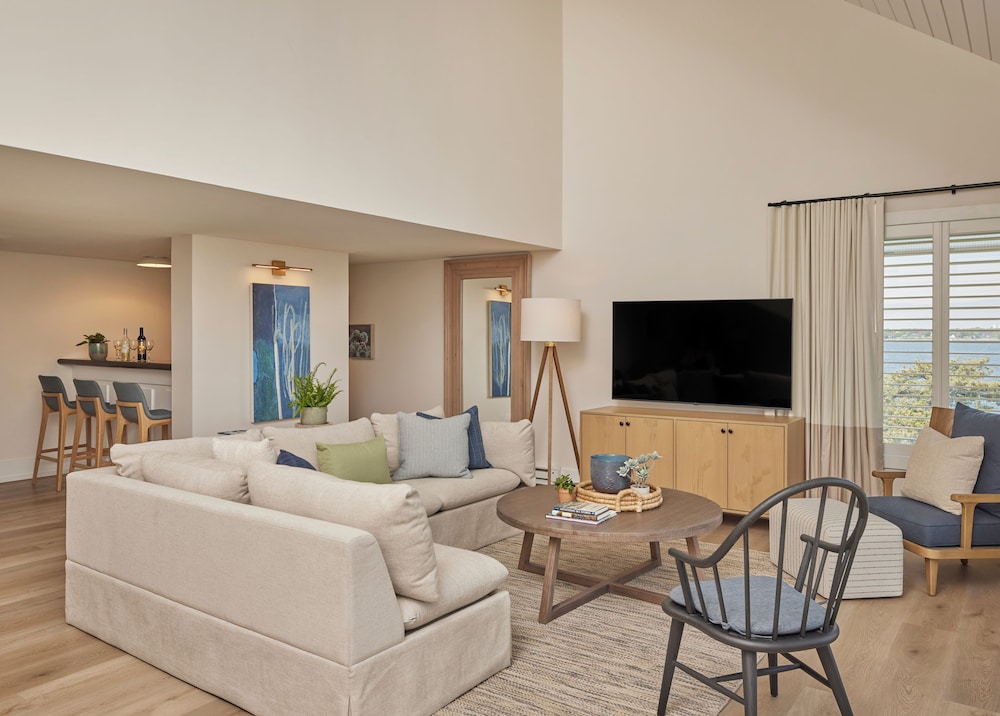 Newport Harbor Island Resort - photo 52